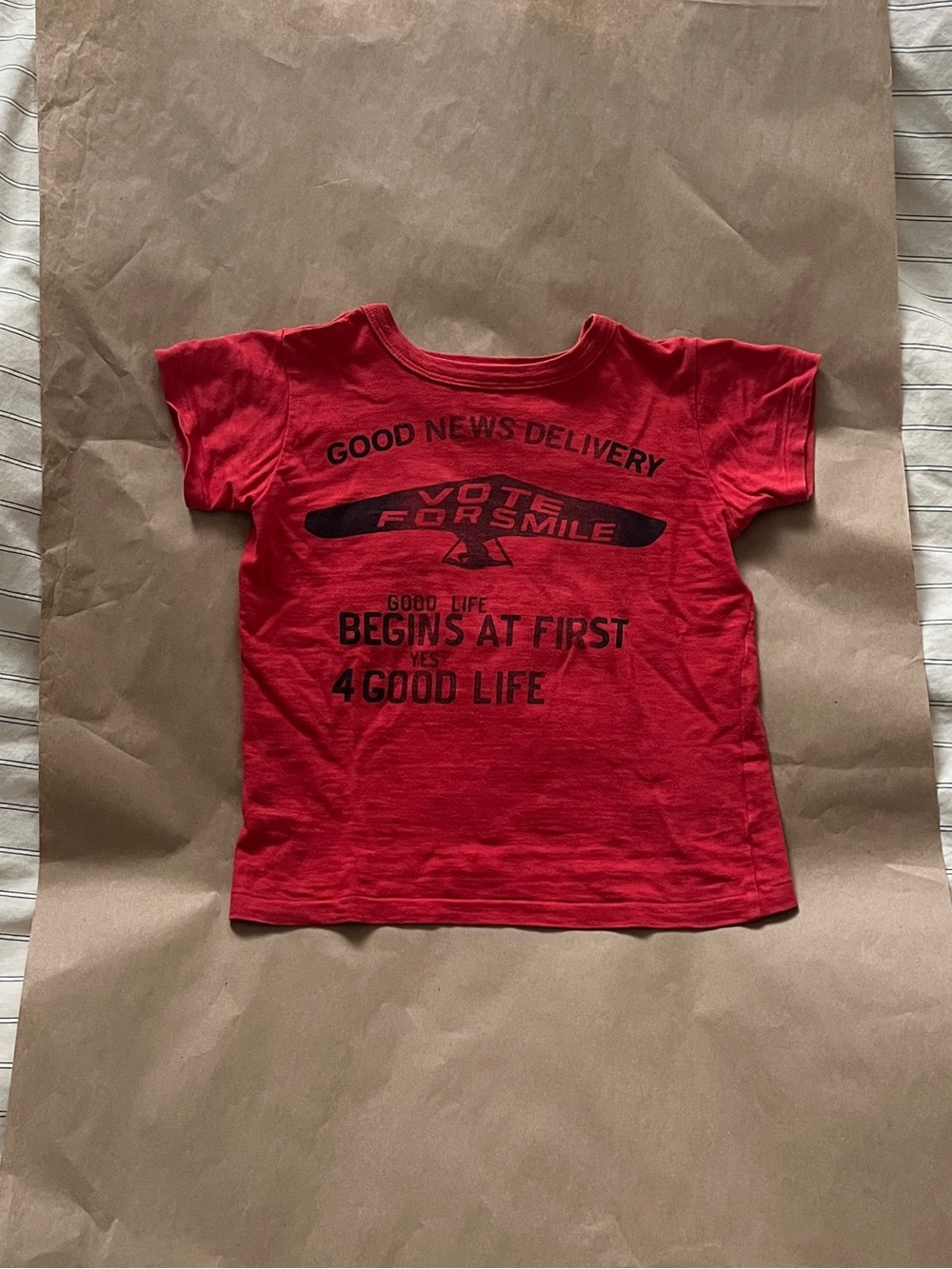 DENIM DUNGAREE “Good News Delivery” t-shirt